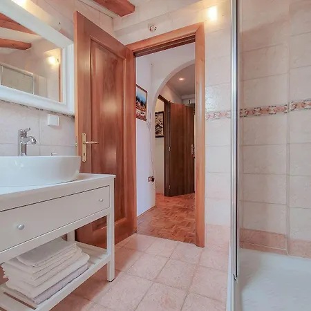 Komfortables Mit Meerblick, Eckbadewanne, Grill, Klima, Kamin
